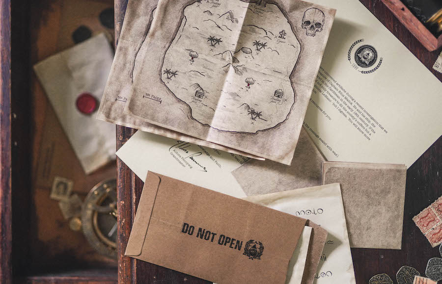 Mystery In A Box - Madok's Lost Treasure - 1/4 - Photo of some of the content of the game